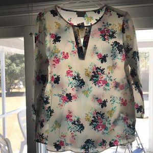 3 quarter sleeve brand new sheer van heusen floral blouse